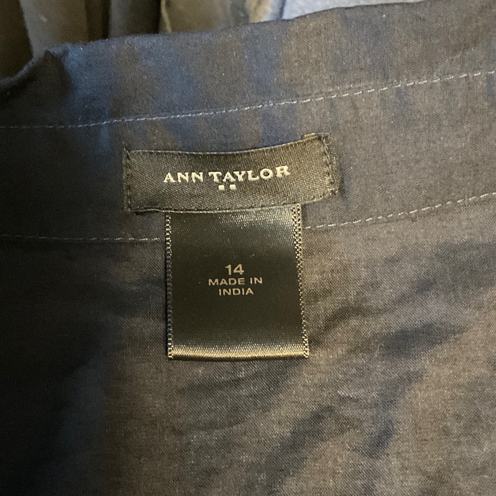 Ann Taylor Women's Black Button-Down Shirt - Picture 6 of 7